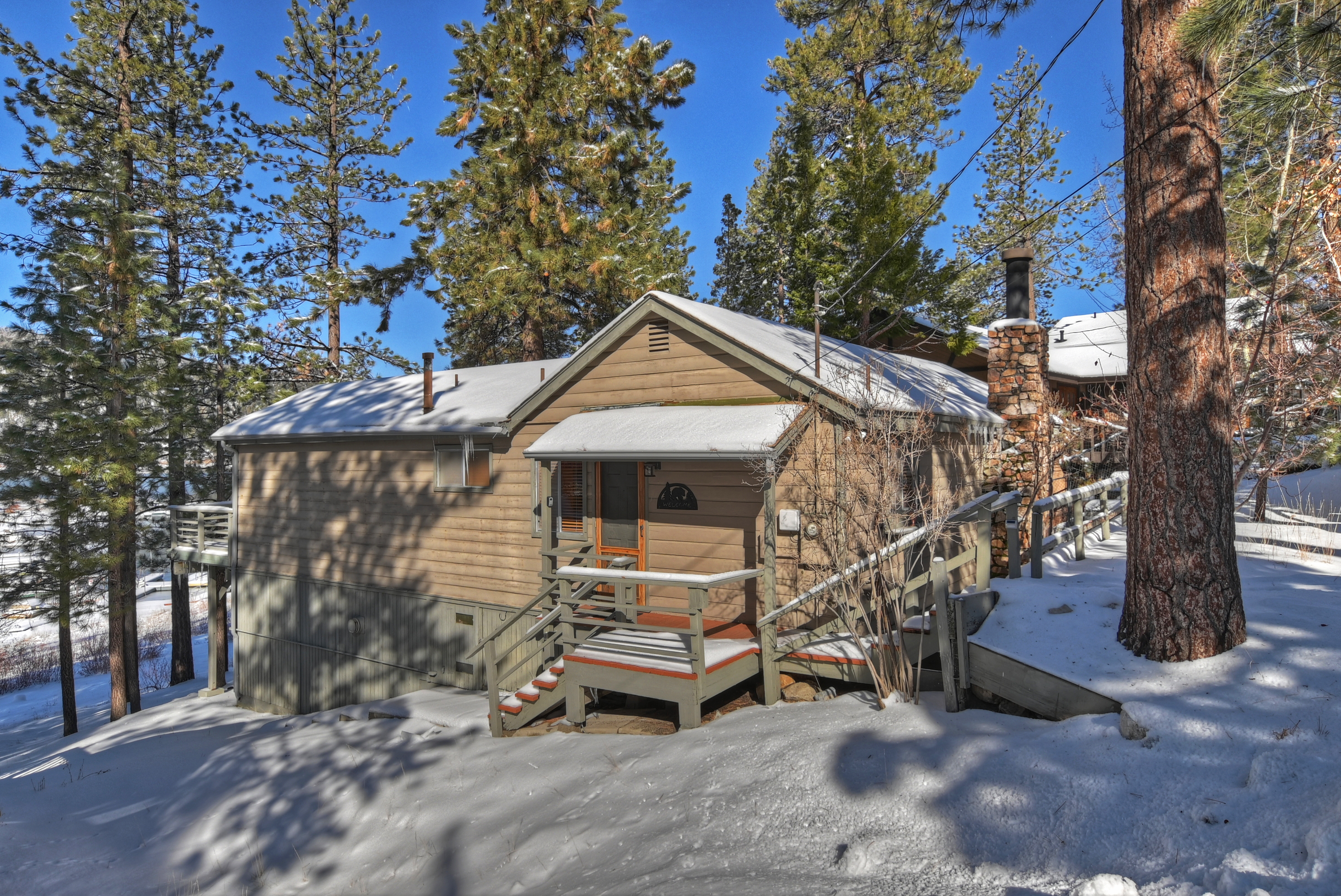 Big Bear Cabin - Cozy Lakefront - 3