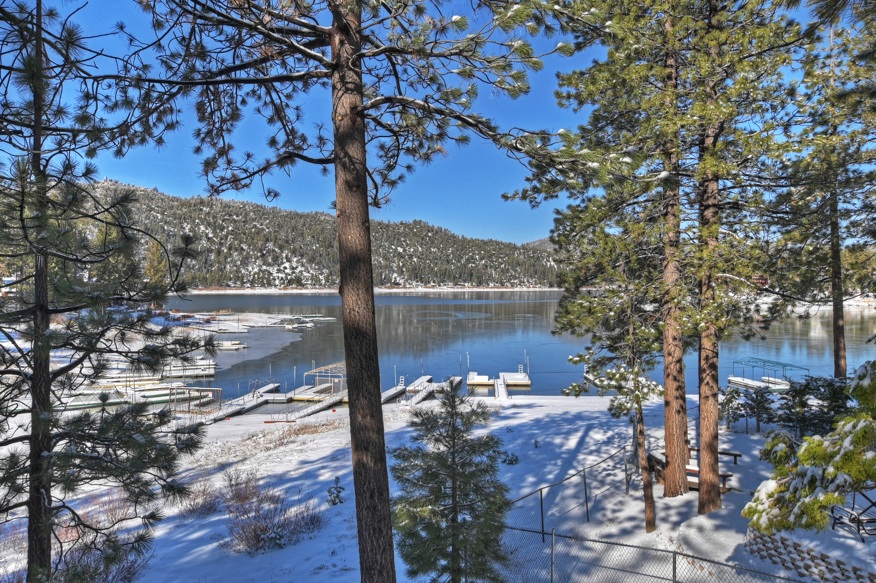 Big Bear Cabin - Cozy Lakefront - 4