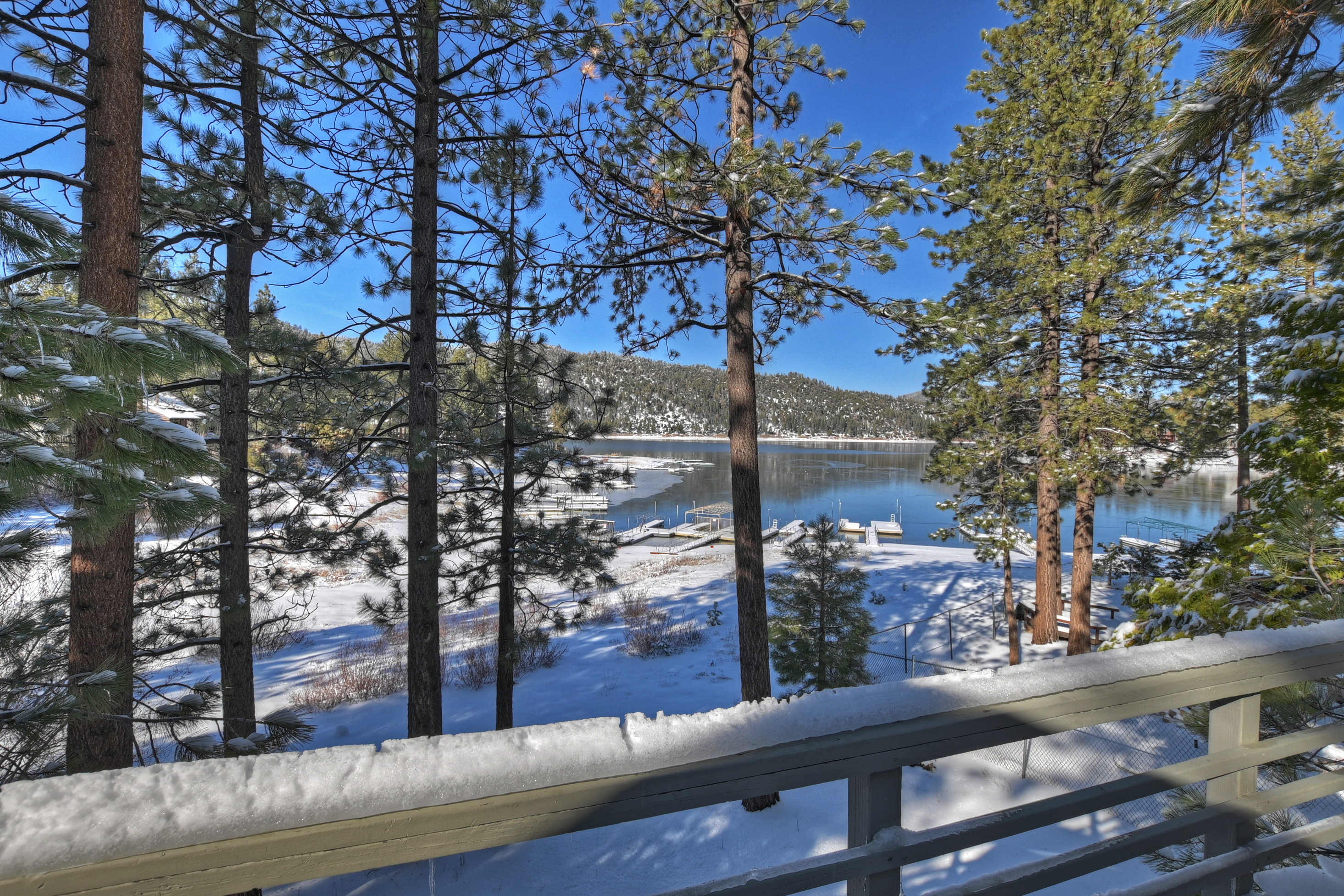 Big Bear Cabin - Cozy Lakefront - 23