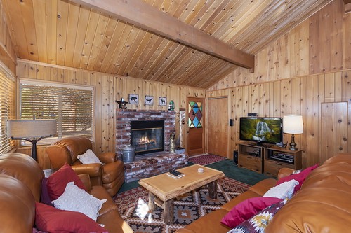Big Bear Cabin - GingerbreadCrossing - 0002