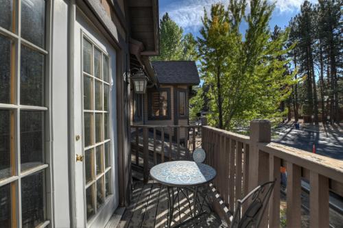 Big Bear Cabin - TheBearsDen - 0003